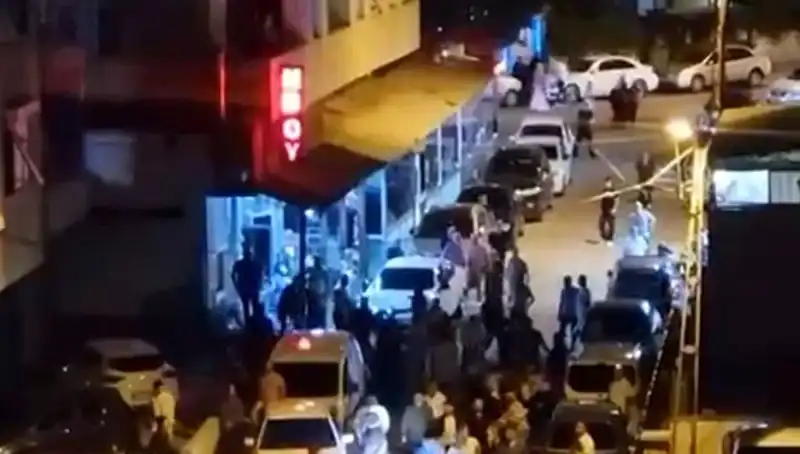 Düğün Kutlamasında Şok Eden Olay: Araç Kalabalığa Daldı