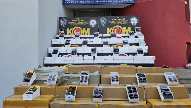 Adana'da 12 Bin Kaçak Güneş Gözlüğü Ele Geçirildi: Piyasaya Sürülmeden Yakalandı!