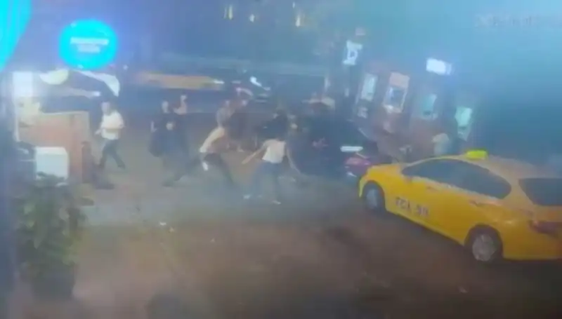 Beyoğlu'nda Laf Atma Kavgası: Kanlı Savaşın Sebebi Ne?