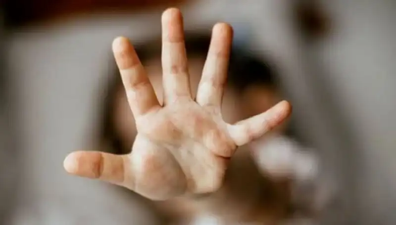 Çocuklarla Uygunsuz Görüntüleri Paylaşan Şüpheli Gözaltına Alındı: Olayın Detayları