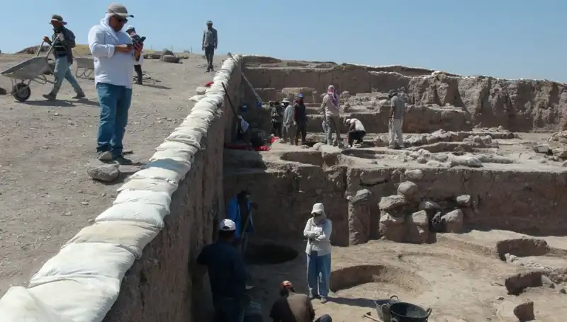 Kilis'teki Oylum Höyük Kazı Çalışmaları: Sıcak Havaya Rağmen Çalışmalar Devam Ediyor