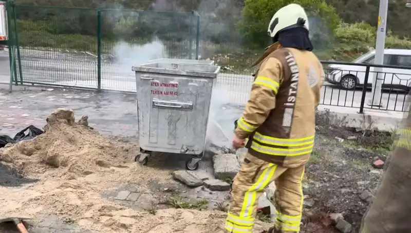 Başakşehir’de Kimyasal Madde Korkusu: Çöp Konteynerinden Yükselen Dumanlar Panik Yarattı