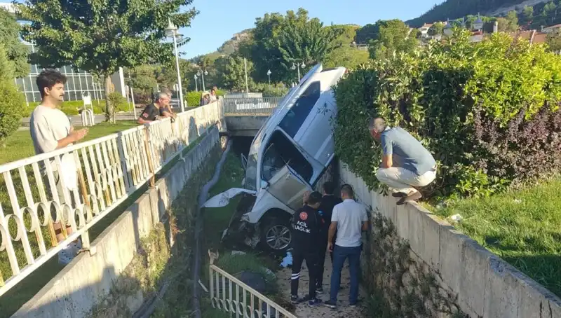Muğla'da Direksiyon Kırarken Kaza Yapan Sürücünün İlginç Hikayesi