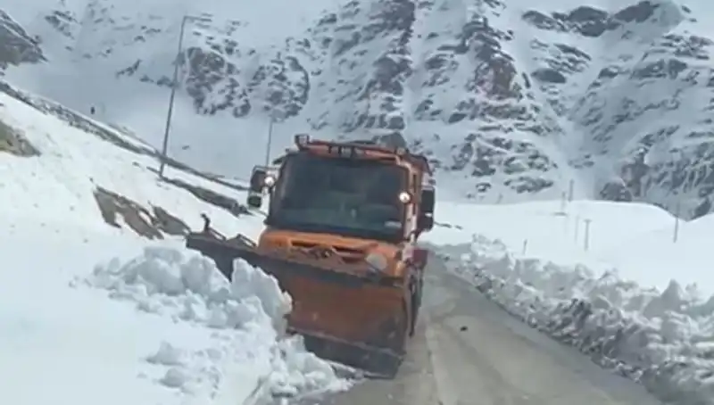 Kar nedeniyle kapalı kalan bölge yolu, bir haftada yeniden açıldı!