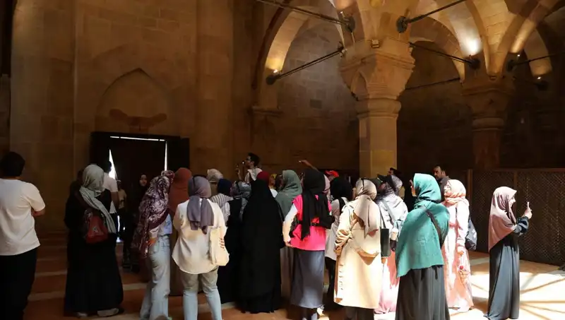 Dünyada Eşi Benzeri Olmayan Diller: Kalemler Kırık, İletişim Kısıtlı