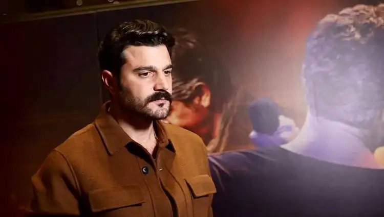 Murat Göğebakan: Kalbim Yaralı Filminin Oyuncuları ve Hikayesiyle Dikkat Çekiyor