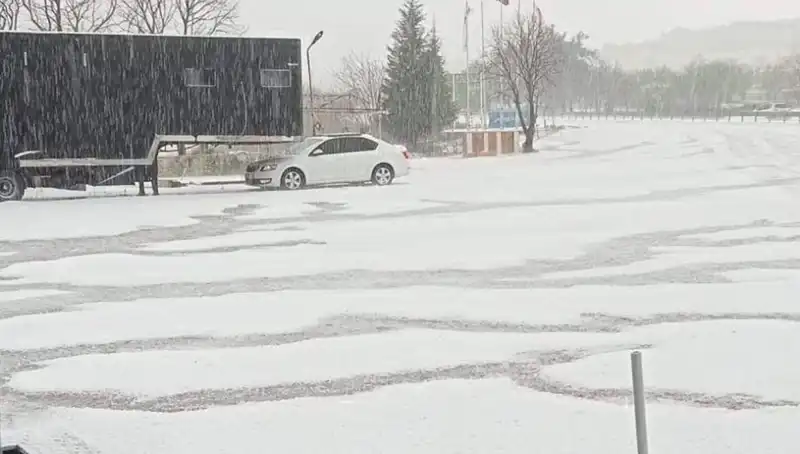 Gelin Gibi Beyaz: Tekirdağ’da Ceviz Büyüklüğünde Dolu Yağışı Şaşırttı!