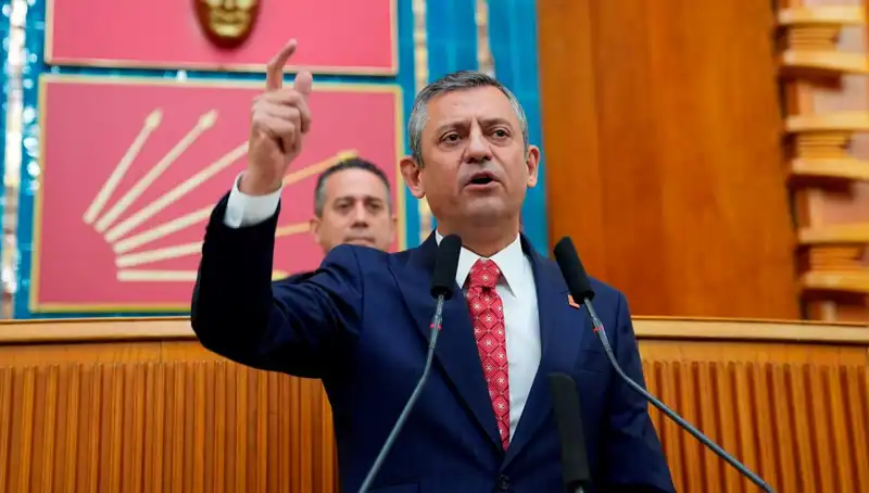 Özgür Özel'den İBB Soruşturmasına Sert Tepki: "Siyasi Bir Operasyon!"